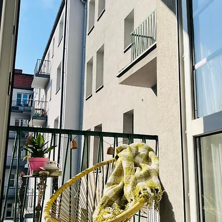 Zielone Drzwi Cale Mieszkanie Rodzinne Blisko Centrum I Parku Apartmán