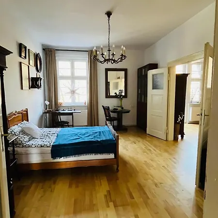 Zielone Drzwi Cale Mieszkanie Rodzinne Blisko Centrum I Parku Apartmán