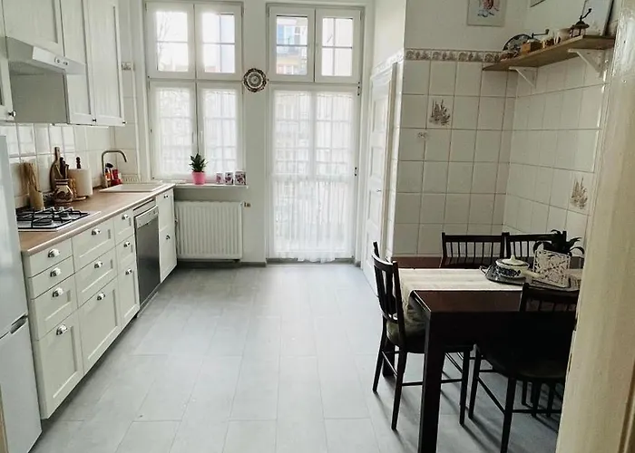 Zielone Drzwi Cale Mieszkanie Rodzinne Blisko Centrum I Parku Apartmán Bytom